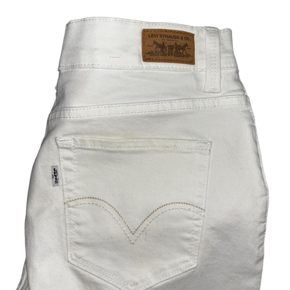 Levi's 512 Slimming Capris Jeans - Picture 3 of 9